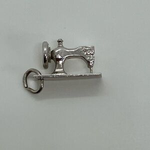 Vtg 925 Sterling Silver Singer Sewing Machine  Charm / Pendant
